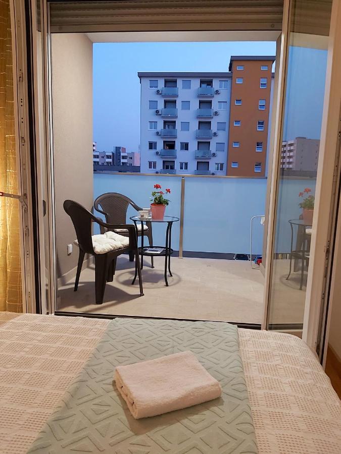 Apartman Miss T Apartment Подгорица Екстериор снимка