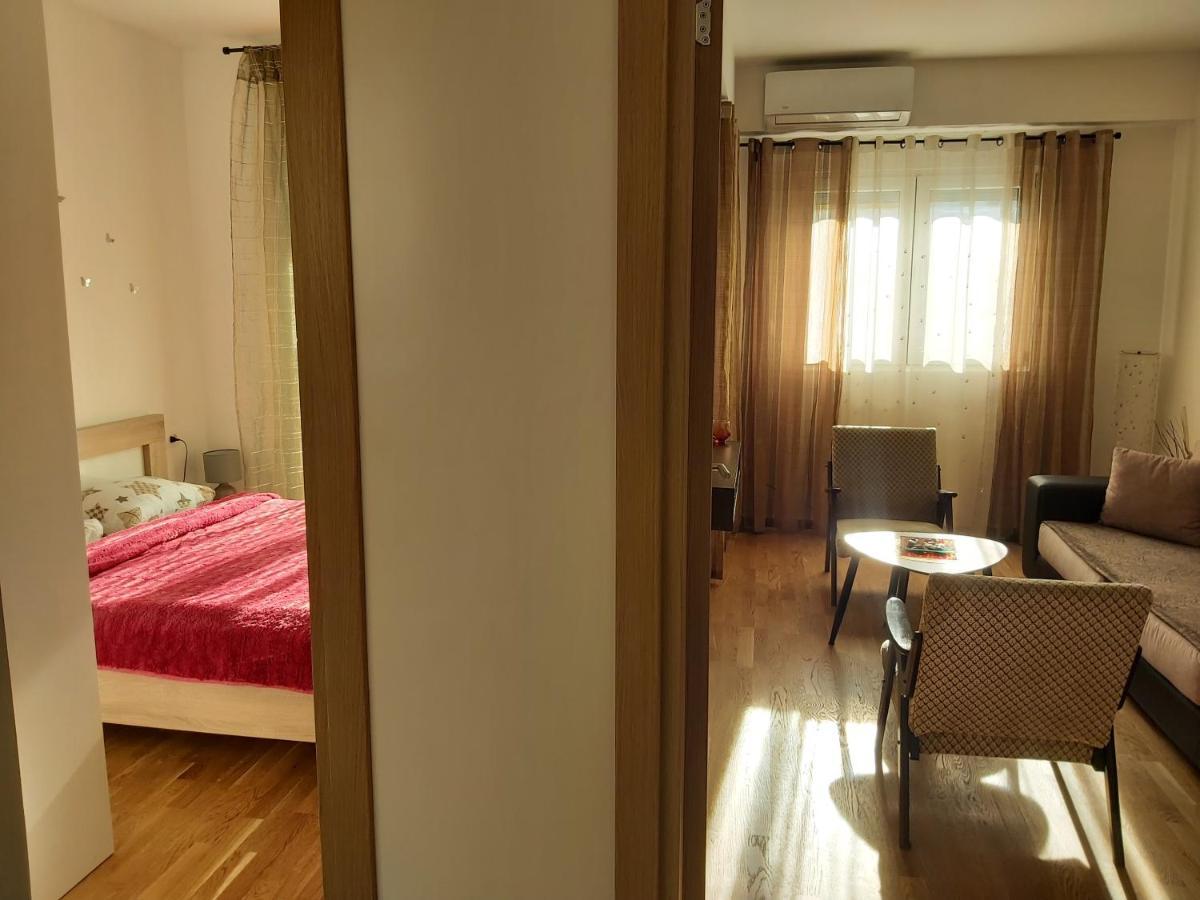 Apartman Miss T Apartment Подгорица Екстериор снимка