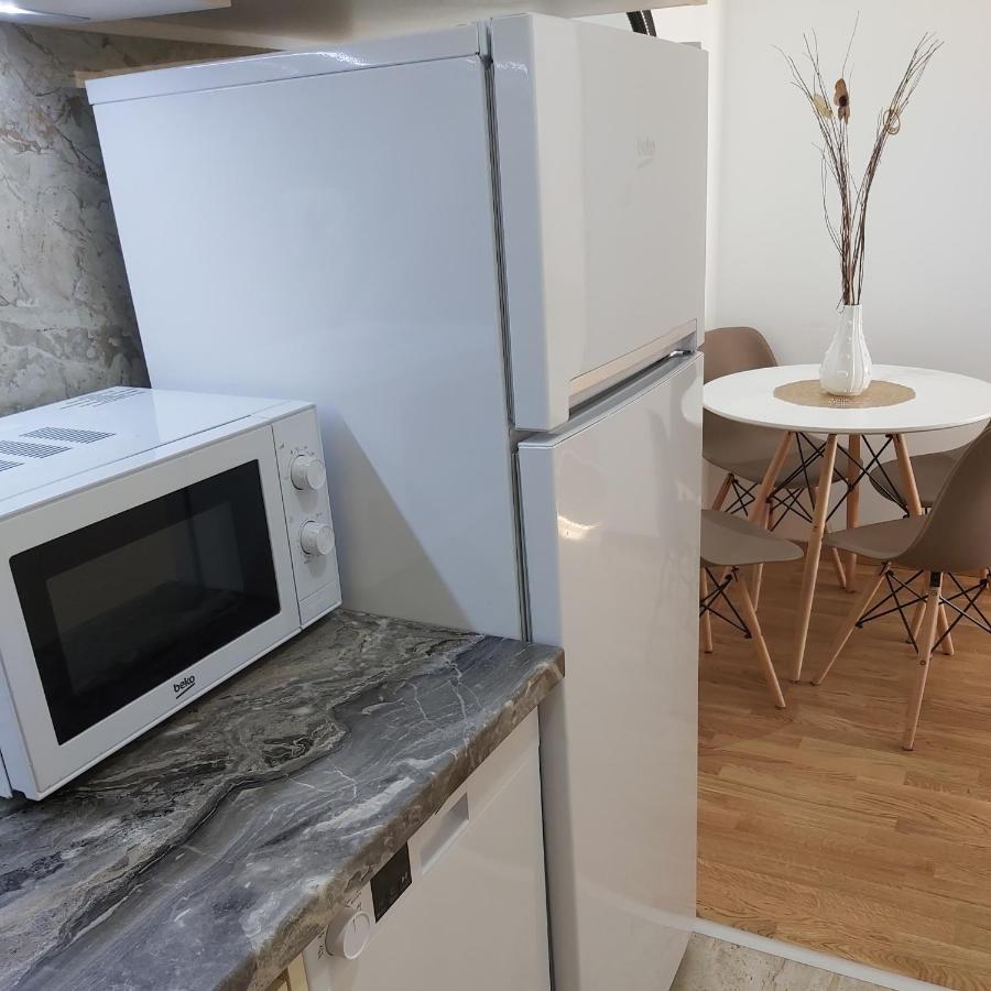 Apartman Miss T Apartment Подгорица Екстериор снимка