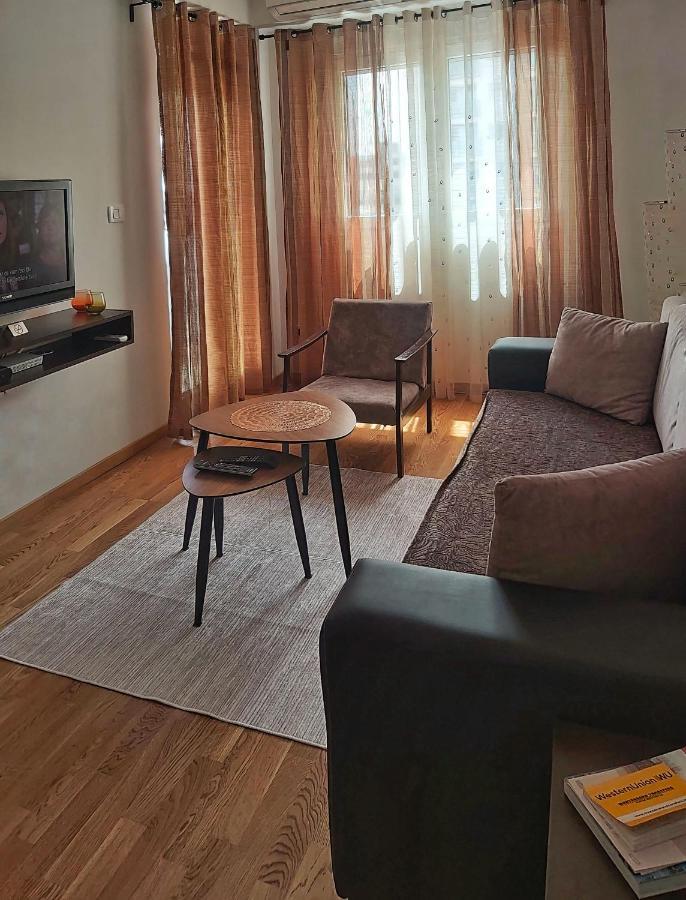 Apartman Miss T Apartment Подгорица Екстериор снимка