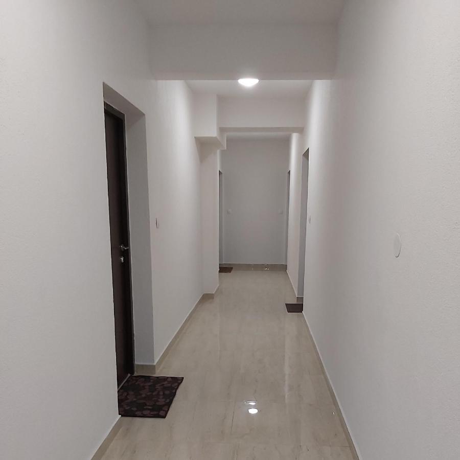 Apartman Miss T Apartment Подгорица Екстериор снимка